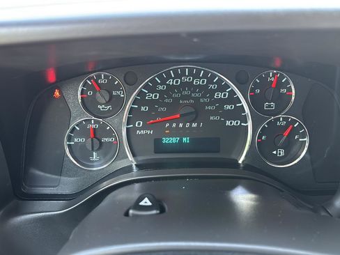 Used 2025 Chevrolet Express 2500 w/ Driver Convenience Package RWD image 15