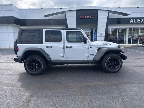 Used 2023 Jeep Wrangler Unlimited w/ Cold Weather Group AWD/4WD image 2