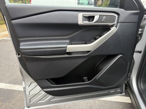 Used 2020 Ford Explorer XLT w/ Equipment Group 202A image 14