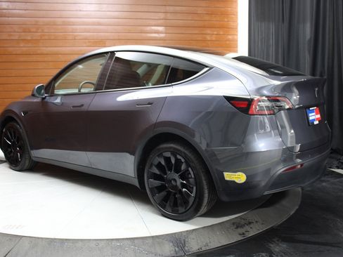 Used 2022 Tesla Model Y Long Range AWD/4WD image 8