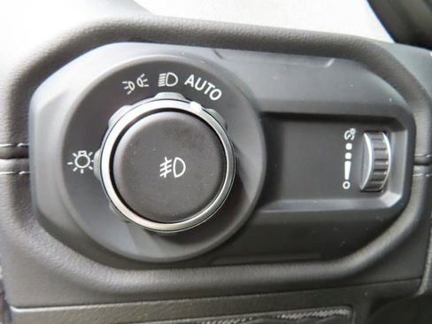 Used 2024 Jeep Wrangler Unlimited Sahara w/ Technology Group AWD/4WD image 52