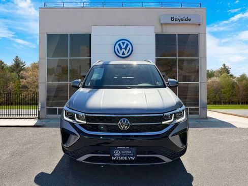 Certified 2022 Volkswagen Taos SEL AWD/4WD image 2