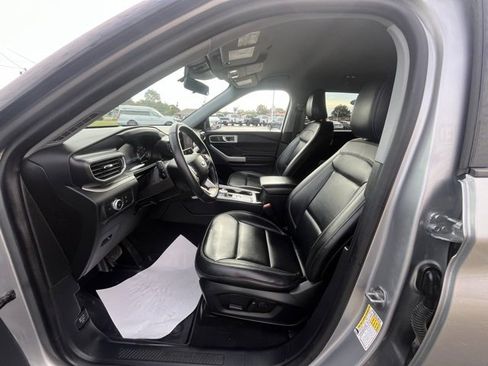 Used 2021 Ford Explorer XLT w/ Equipment Group 202A image 12