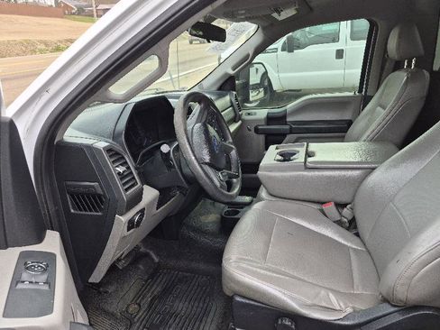 Used 2017 Ford F250 XL w/ Power Equipment Group image 4