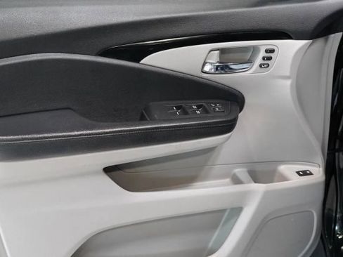Used 2017 Honda Pilot Touring image 35