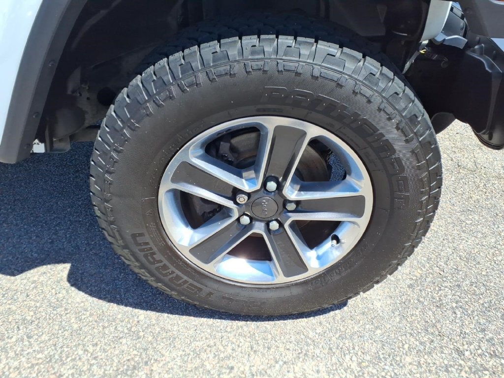Used 2019 Jeep Wrangler Unlimited Sahara w/ Cold Weather Group AWD/4WD image 10