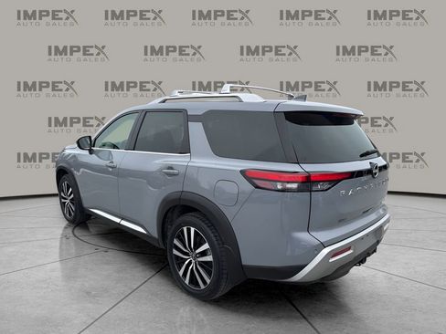 Used 2024 Nissan Pathfinder Platinum image 3