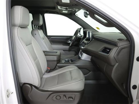 Used 2021 GMC Yukon SLT w/ SLT Premium Package image 13