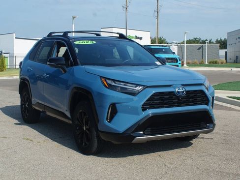 Used 2023 Toyota RAV4 XSE AWD/4WD image 2