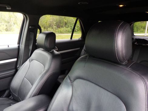 Used 2016 Ford Explorer XLT w/ Equipment Group 202A FWD image 11
