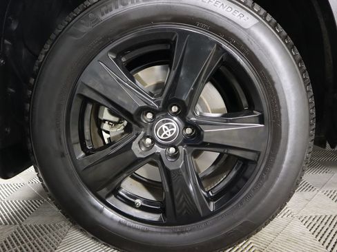 Used 2023 Toyota Highlander LE image 31