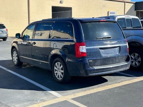 Used 2016 Chrysler Town & Country Touring FWD image 6