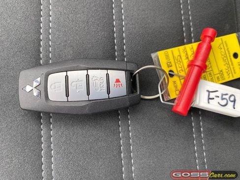 Used 2025 Mitsubishi Outlander SE image 30