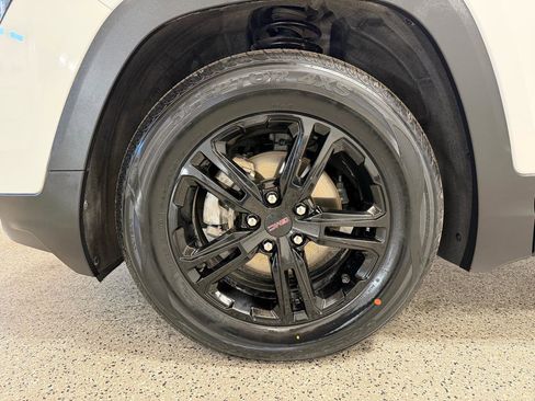 Used 2022 GMC Terrain AT4 w/ Infotainment Package II image 9