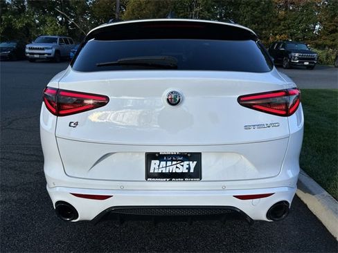 Used 2023 Alfa Romeo Stelvio Veloce image 25