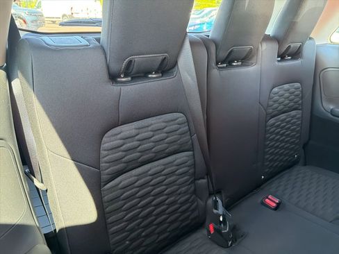 Used 2022 Nissan Pathfinder SV AWD/4WD image 9