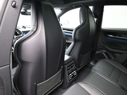 Certified 2025 Porsche Macan Electric RWD image 8