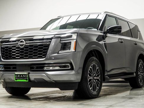 Used 2025 Nissan Armada Platinum image 8