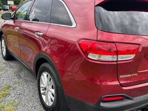 Used 2016 Kia Sorento FWD image 12
