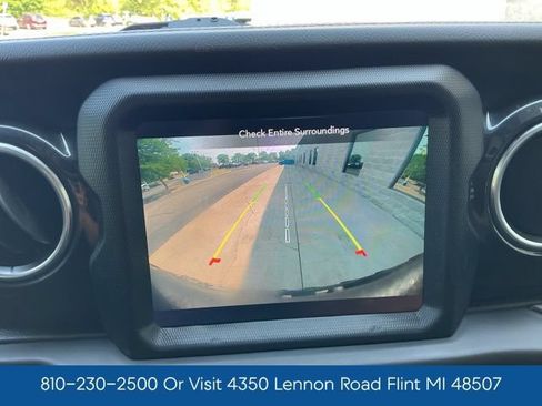 Used 2020 Jeep Wrangler Unlimited Sahara AWD/4WD image 4