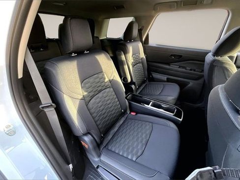 New 2025 Nissan Pathfinder SV image 9