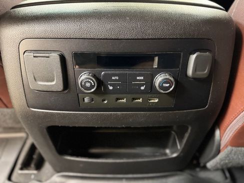 Used 2019 Chevrolet Suburban Premier w/ Premier Plus Edition AWD/4WD image 18