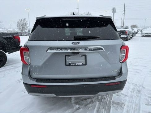 Used 2022 Ford Explorer XLT w/ Equipment Group 202A image 7