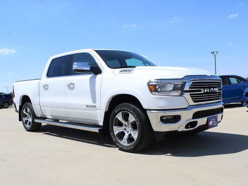 Used 2019 RAM 1500 Laramie AWD/4WD image 3