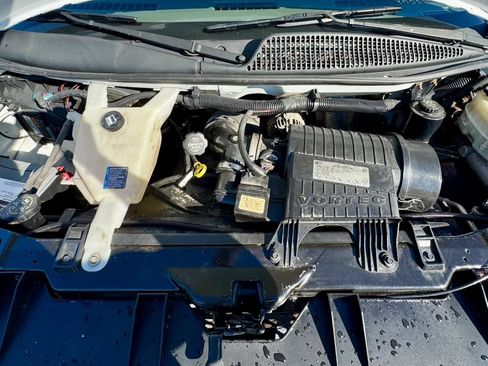 Used 2015 Chevrolet Express 2500 RWD image 16
