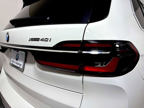 Used 2024 BMW X7 xDrive40i w/ Parking Assistance Package image 29