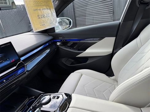 Used 2025 BMW i5 xDrive40 w/ Premium Package image 20