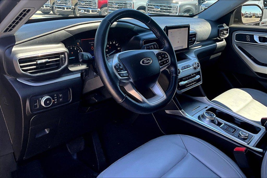 Used 2021 Ford Explorer XLT w/ Equipment Group 202A AWD/4WD image 13