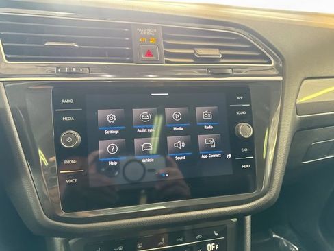 Certified 2023 Volkswagen Tiguan SE w/ Panoramic Sunroof Package FWD image 21