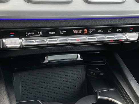 Used 2024 Mercedes-Benz GLE 350 4MATIC image 35