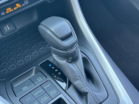 Used 2025 Toyota RAV4 XLE image 19