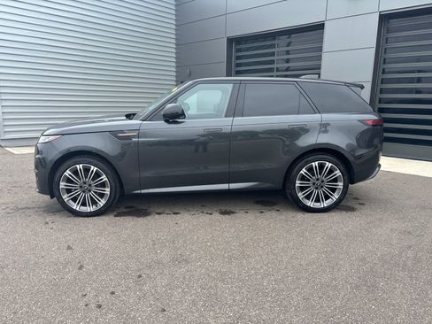 Used 2024 Land Rover Range Rover Sport Dynamic SE AWD/4WD image 2