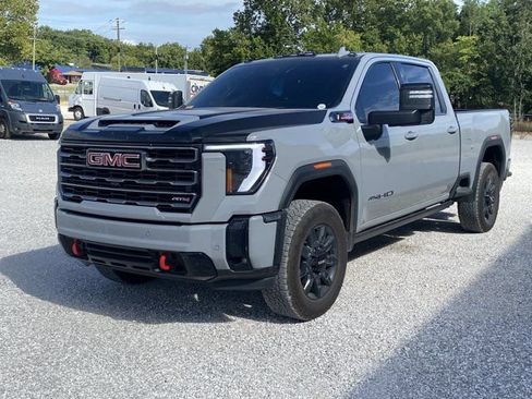 Used 2025 GMC Sierra 2500 AT4 w/ AT4 Premium Plus Package AWD/4WD image 10