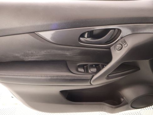 Used 2020 Nissan Rogue S AWD/4WD image 14