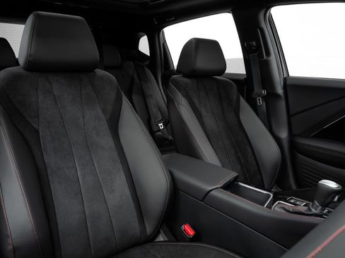 Certified 2025 Acura ADX A-Spec image 32