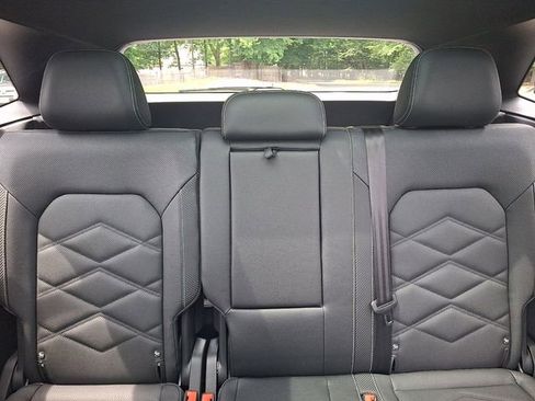 Certified 2025 Volkswagen Atlas Cross Sport SE image 19