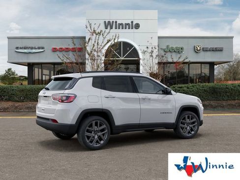 New 2026 Jeep Compass Latitude image 4