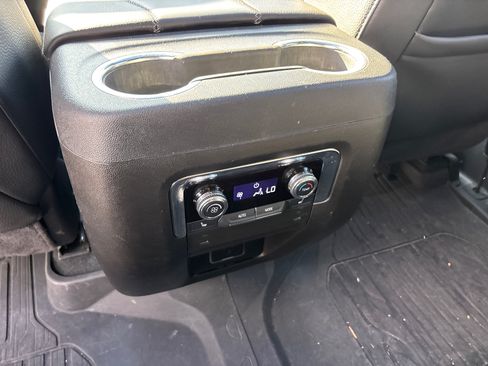 Used 2025 GMC Yukon Denali w/ Sun & Power Step Package AWD/4WD image 31