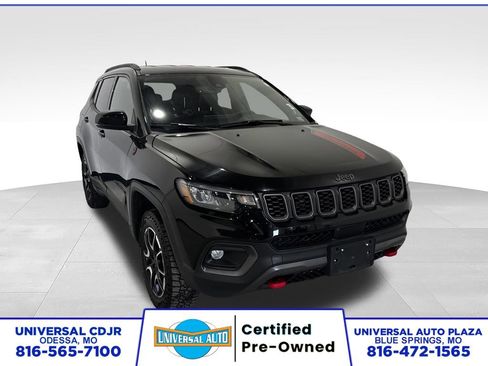 Used 2025 Jeep Compass Trailhawk AWD/4WD image 1