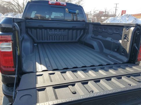 Used 2024 GMC Canyon AT4 w/ AT4 Premium Package image 7