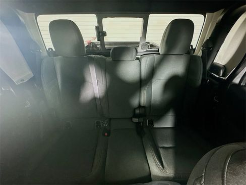 New 2025 Jeep Gladiator Sport image 10