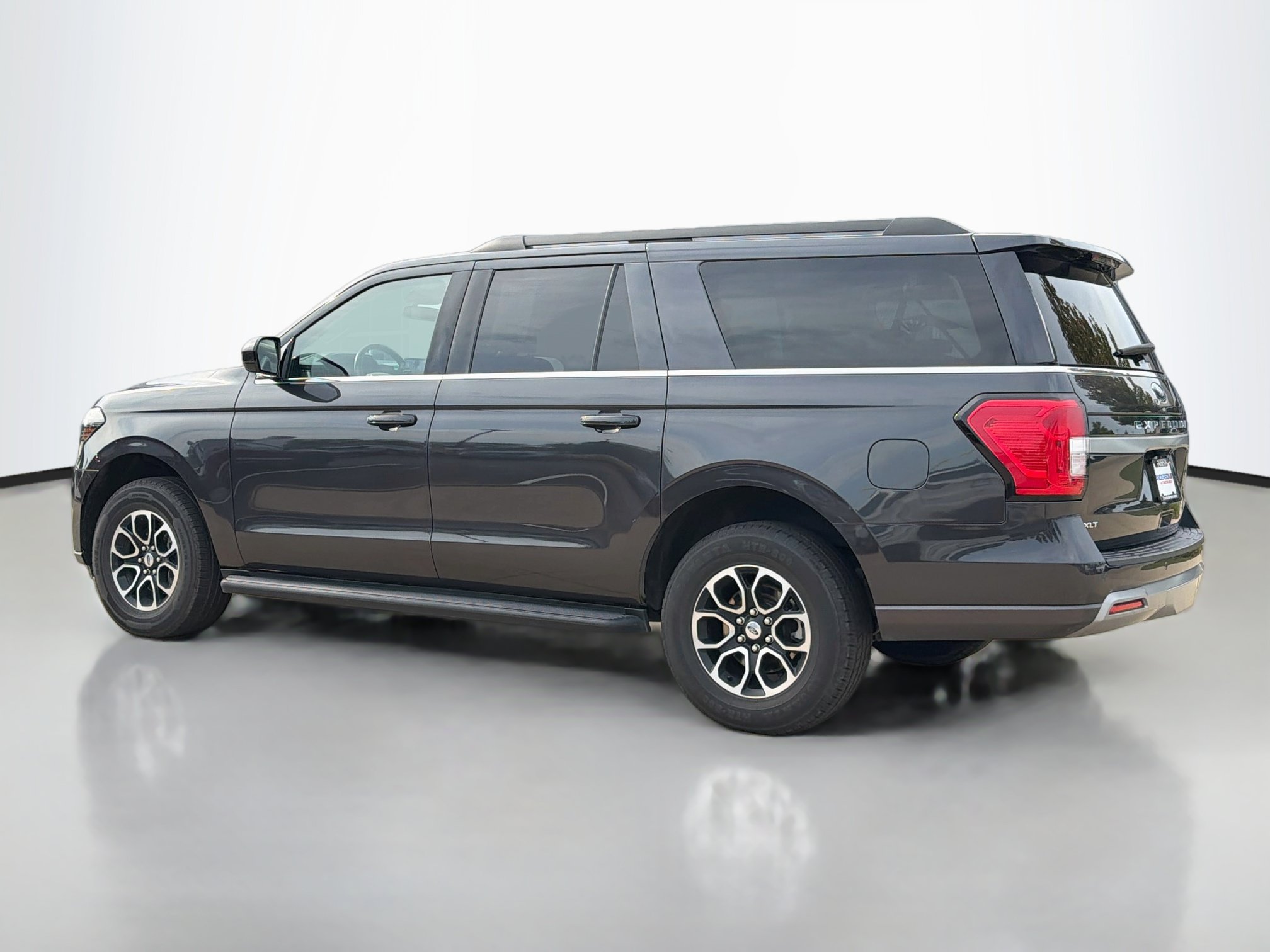 Used 2024 Ford Expedition Max XLT AWD/4WD image 4