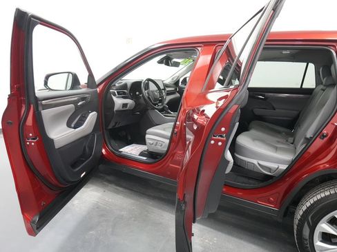 Used 2020 Toyota Highlander Limited AWD/4WD image 24