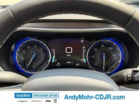 Used 2024 Chrysler Pacifica Touring-L FWD image 6