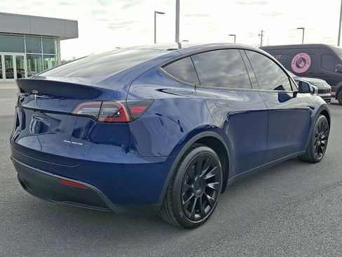 Used 2022 Tesla Model Y Long Range image 6