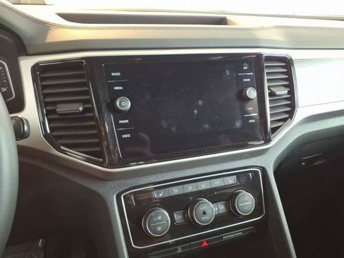 Certified 2023 Volkswagen Atlas Cross Sport SE w/ Panoramic Sunroof Package AWD/4WD image 13